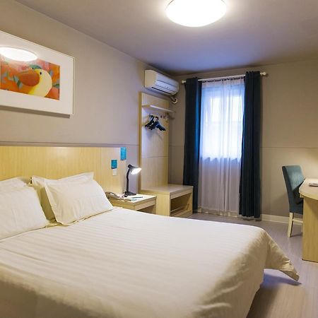 Jingjiang Inn Shanghai Hutai Road Экстерьер фото
