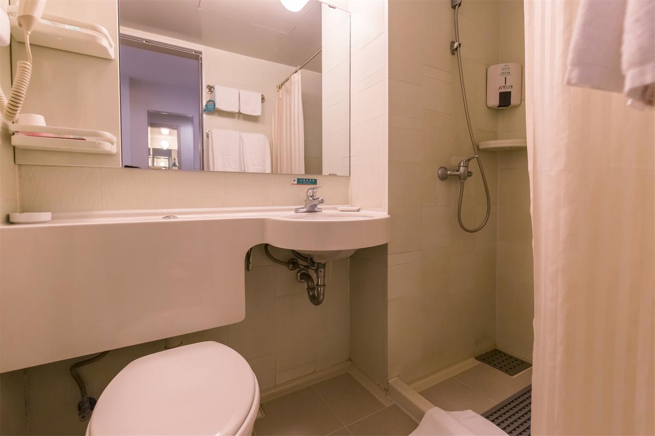 Jingjiang Inn Shanghai Hutai Road Экстерьер фото