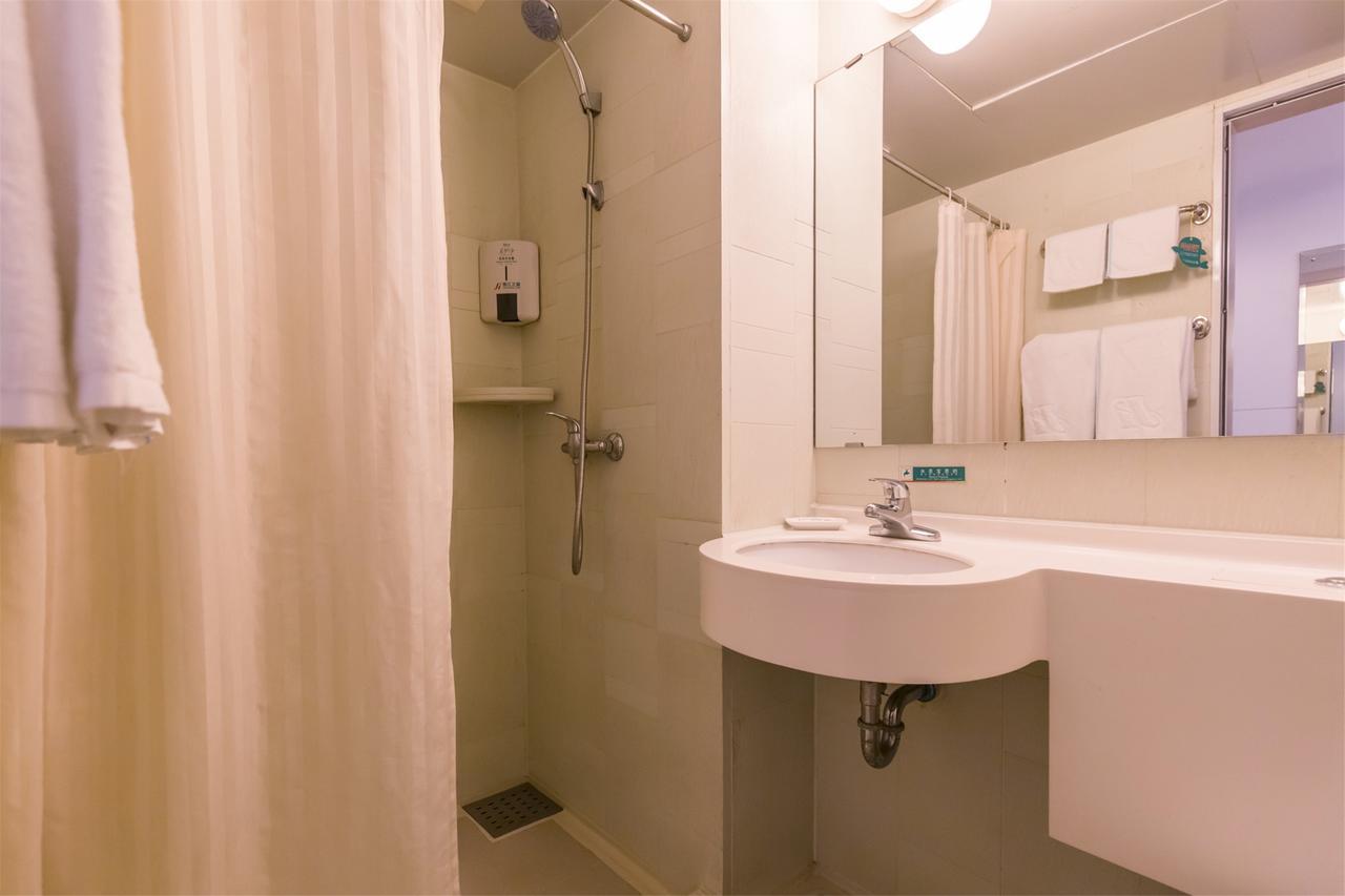 Jingjiang Inn Shanghai Hutai Road Экстерьер фото