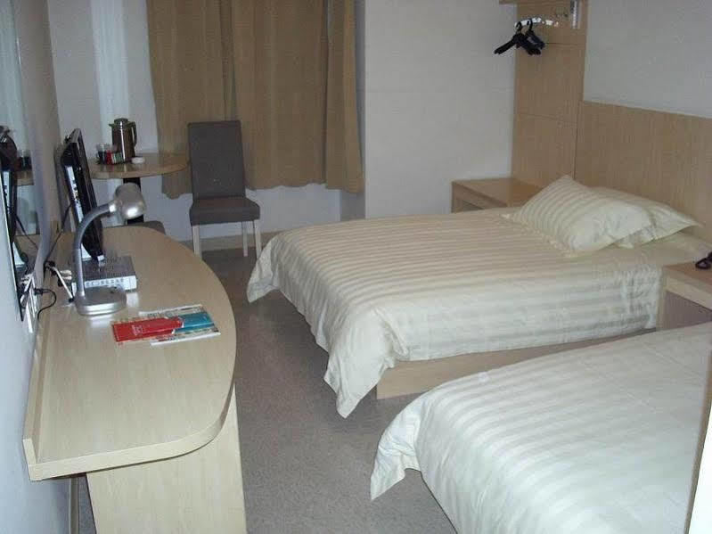 Jingjiang Inn Shanghai Hutai Road Экстерьер фото